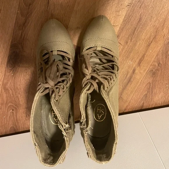 Heels - Picture 2 of 2